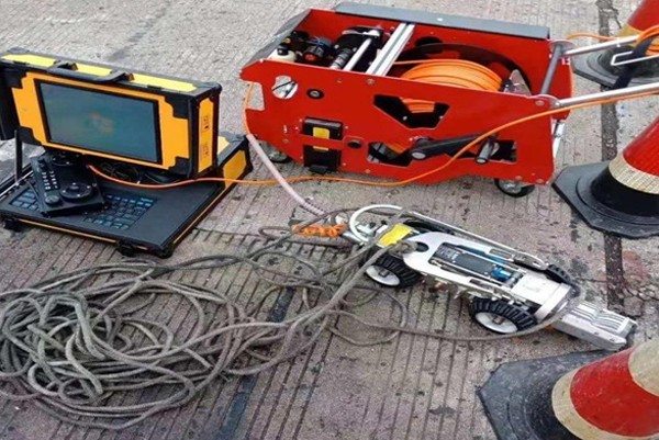 顺平CCTV管道检测机器人